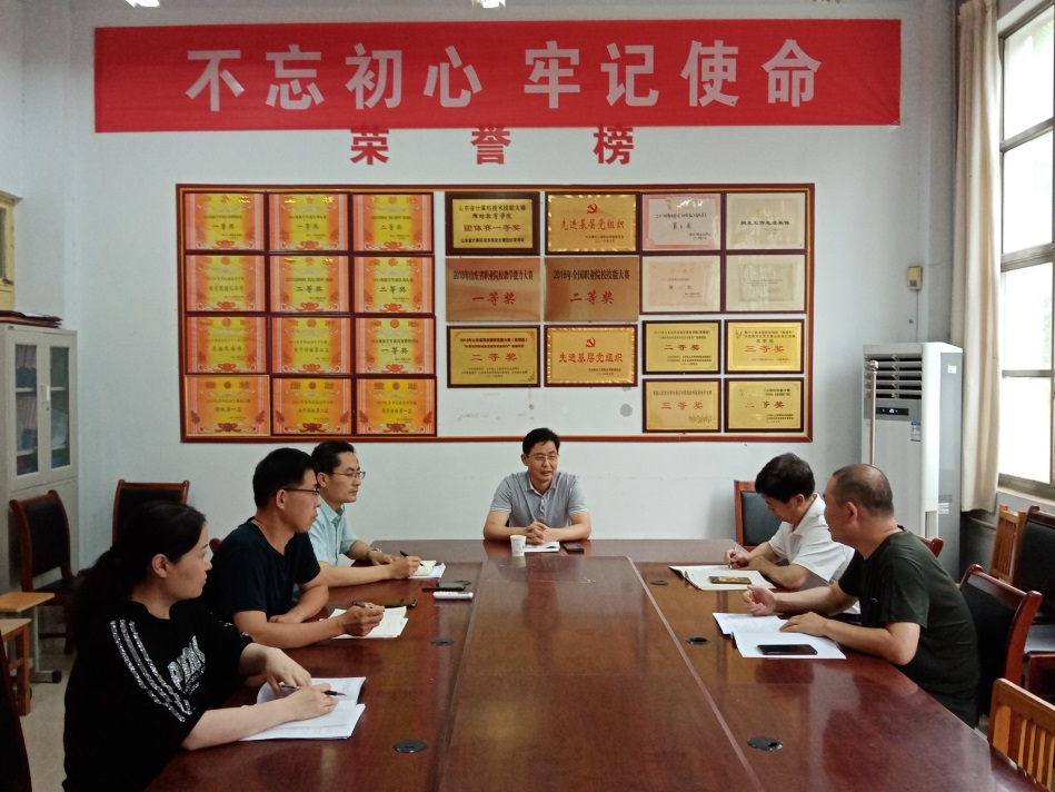 说明: F:\网站管理工作\上传内容\副院长王守庆到信息工程系调研指导教学工作20200616\IMG_20200616_150232.jpg